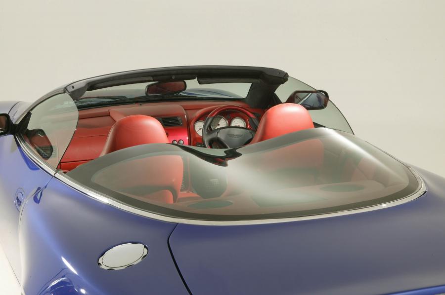 Детали экстерьера Aston Martin V12 Vanquish Roadster Zagato 2004 года  (фото 3 из 24)